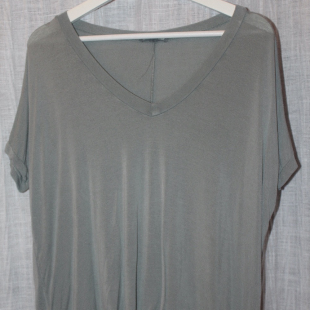 American Eagle Grey Top
